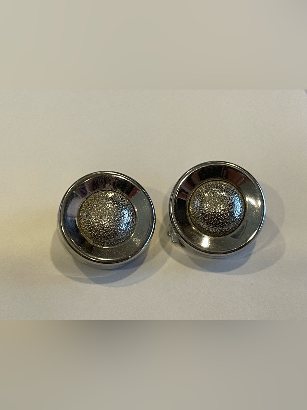 Vintage Signed Lisner Silver Tone Button Look Clip On Earrings #0262 ❤️‍🔥
